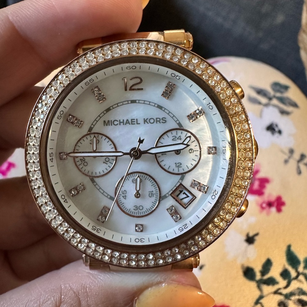 Rose gold Micheal kors watch - Picture 3 of 5